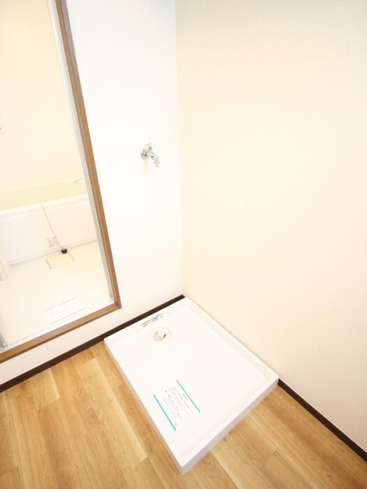 物件内観写真11　(洗濯機置場)