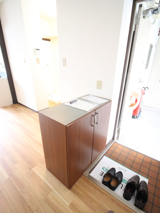 物件内観写真13　(玄関)