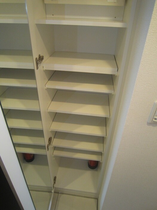 物件内観写真8　(靴箱)