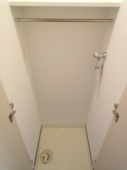 物件内観写真14　(洗濯機置場)