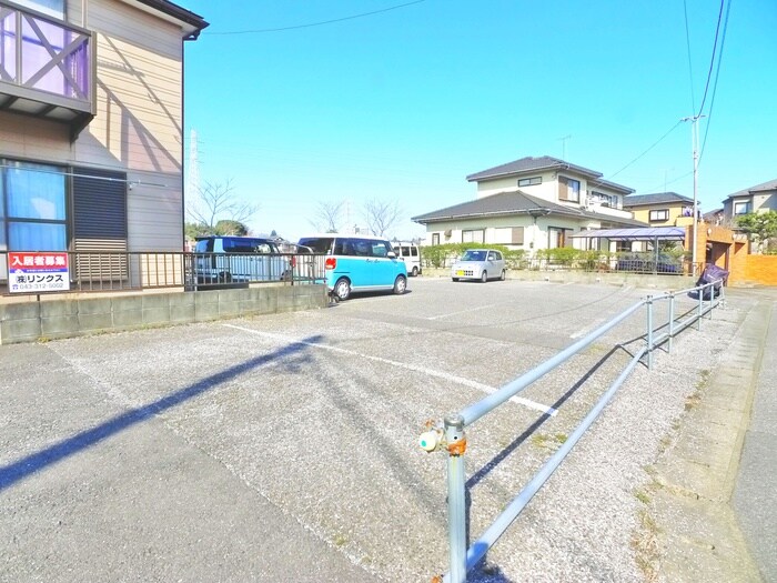 物件外観写真4　(駐車場)