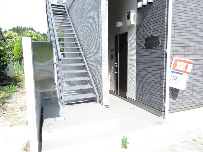 物件外観写真5　(エントランス部分)