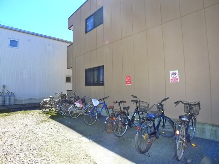 物件外観写真6　(駐輪場)