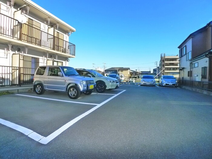 物件外観写真3　(駐車場)