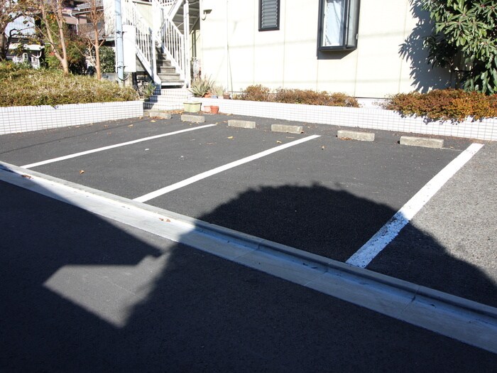 物件外観写真4　(駐車場)