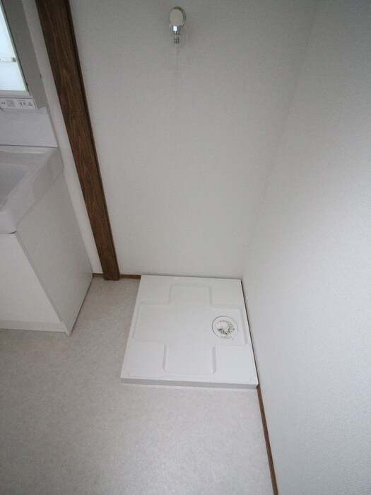 物件内観写真8　(洗濯機置場)