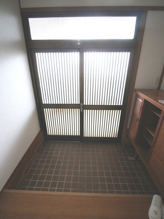 物件内観写真12　(玄関)