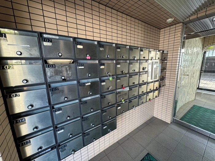 物件外観写真4　(エントランス部分)