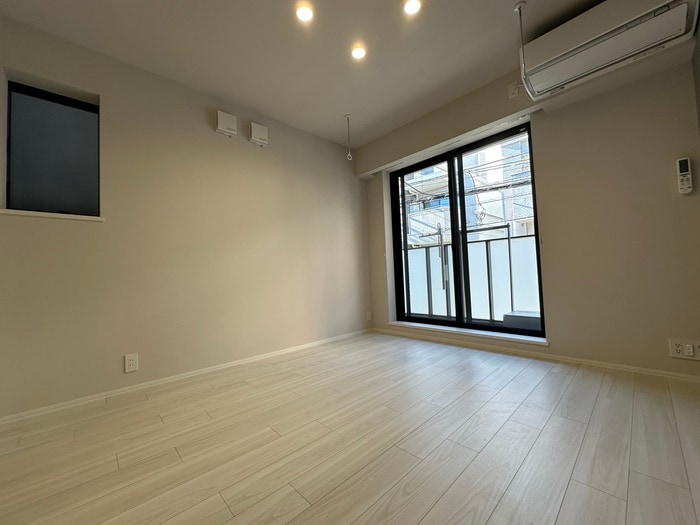 物件内観写真1　(居室)