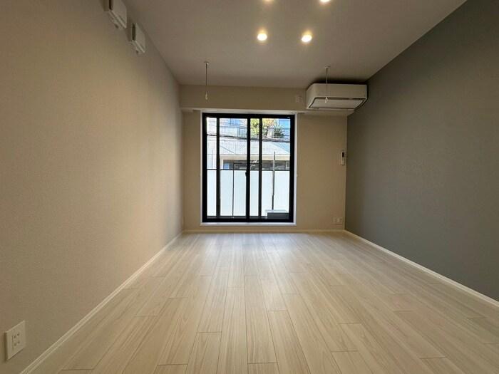 物件内観写真2　(居室)