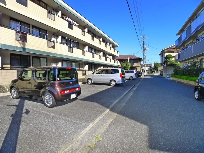 物件外観写真4　(駐車場)