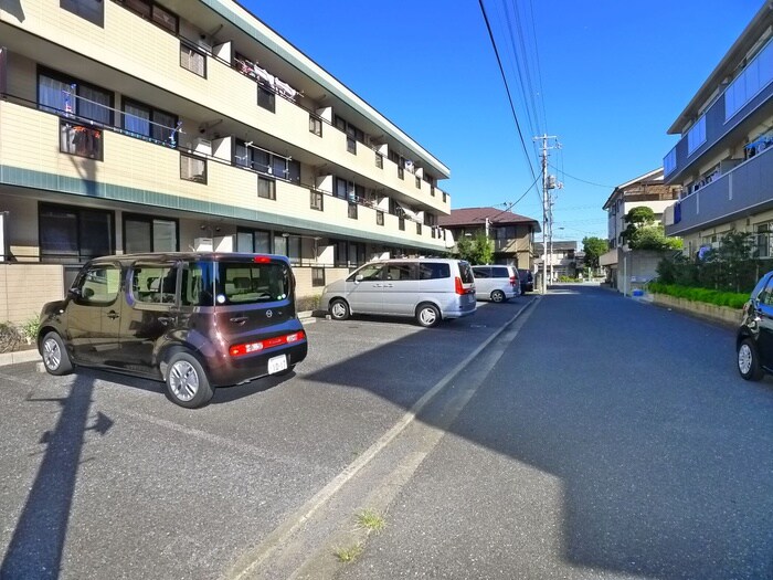 物件外観写真4　(駐車場)