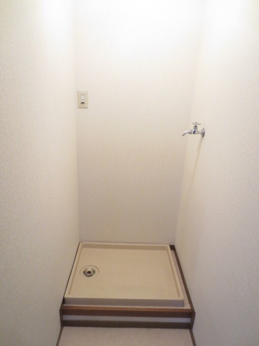 物件内観写真15　(洗濯機置場)