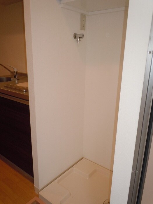 物件内観写真6　(洗濯機置場)