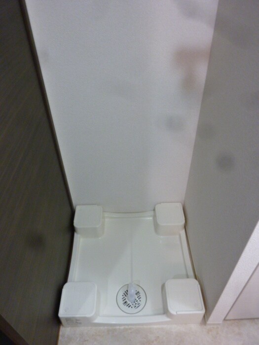 物件内観写真12　(洗濯機置場)