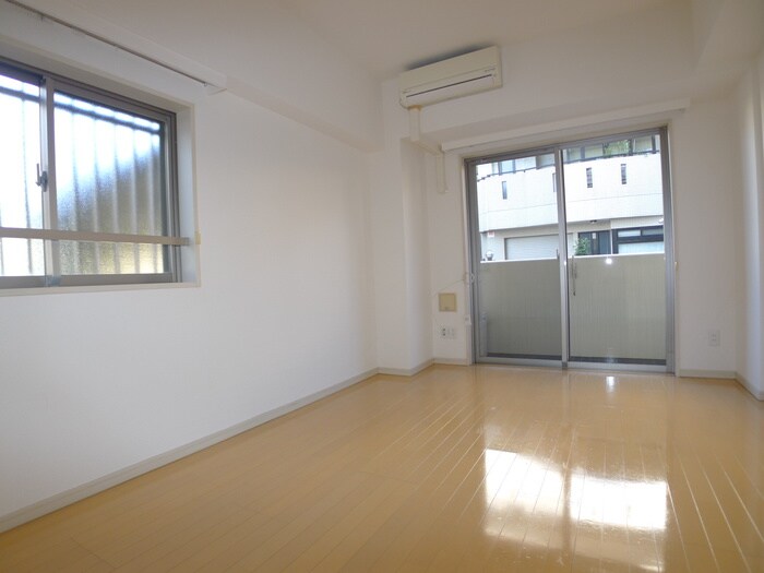 物件内観写真7　(室内からの展望)