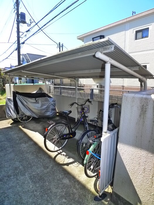 物件外観写真4　(駐輪場)