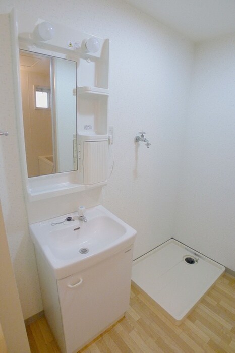 物件内観写真15　(洗濯機置場)