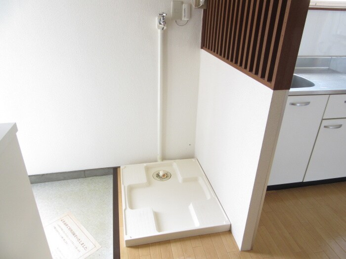 物件内観写真14　(洗濯機置場)