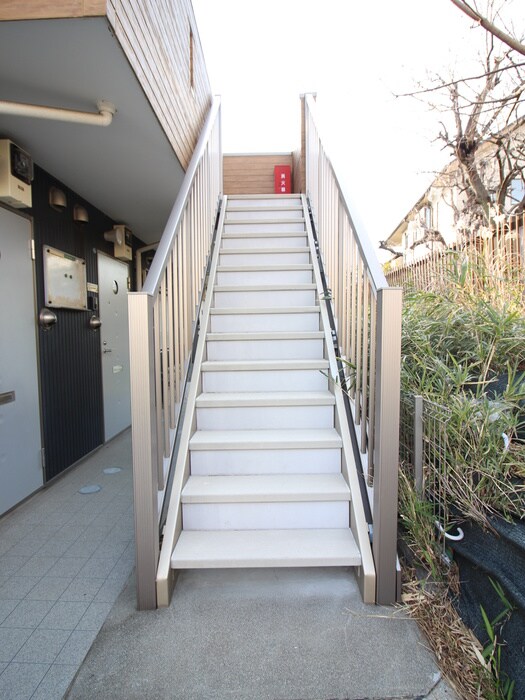 物件外観写真3　(エントランス部分)