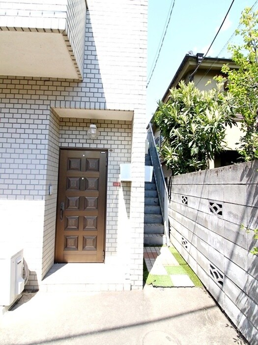 物件外観写真3　(エントランス部分)