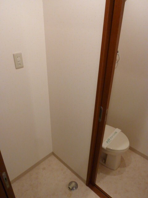 物件内観写真13　(洗濯機置場)