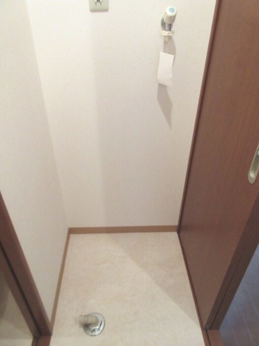 物件内観写真14　(洗濯機置場)