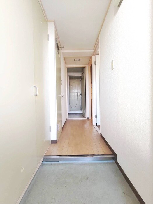 物件内観写真16　(玄関)