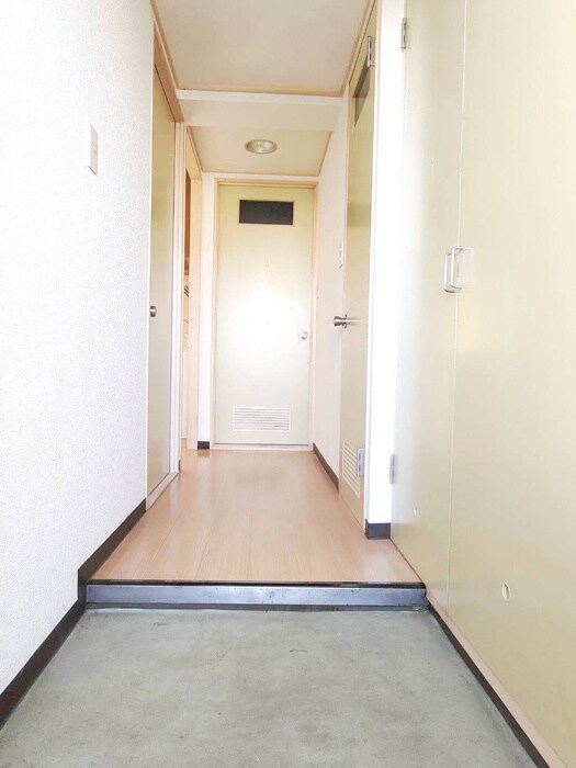 物件内観写真16　(玄関)