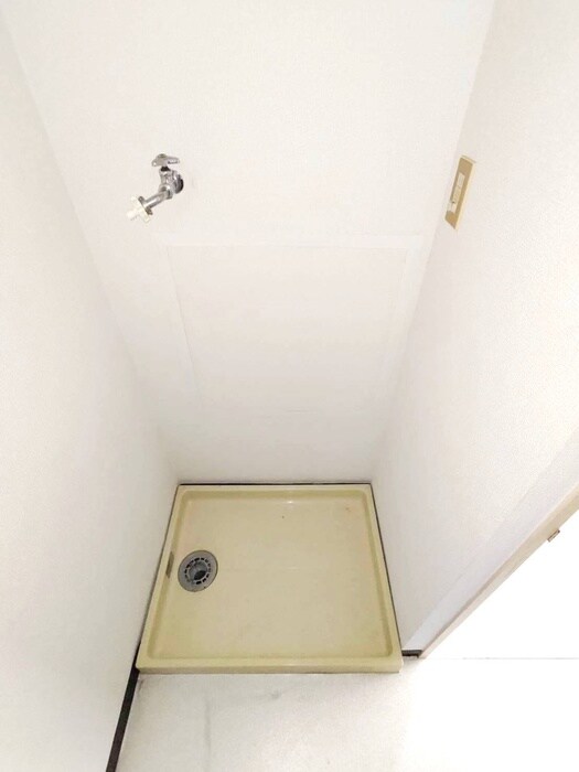 物件内観写真18　(洗濯機置場)