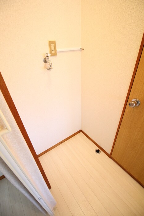 物件内観写真8　(洗濯機置場)