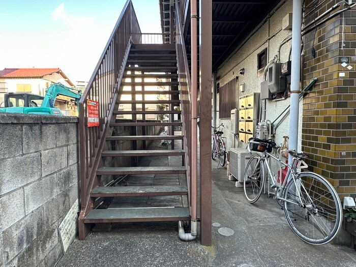 物件外観写真4　(エントランス部分)