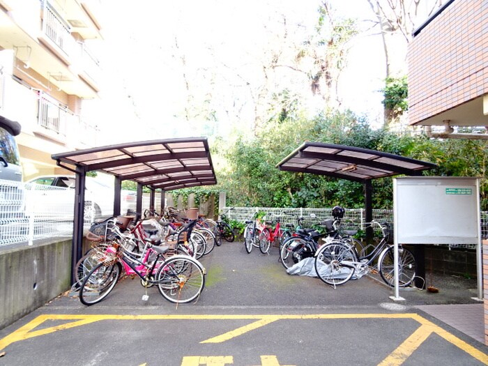 物件外観写真6　(駐輪場)