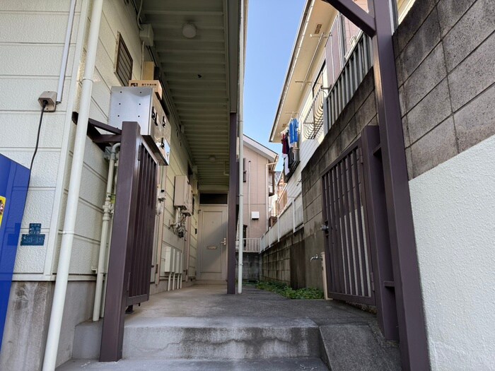 物件外観写真5　(エントランス部分)