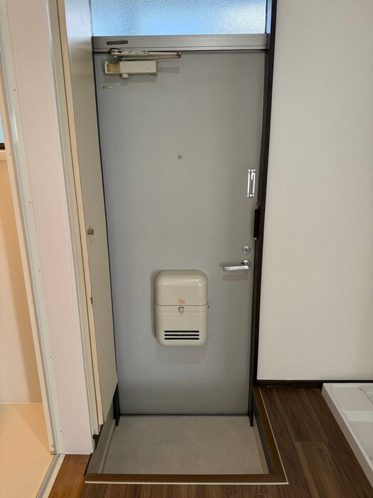 物件内観写真16　(玄関)