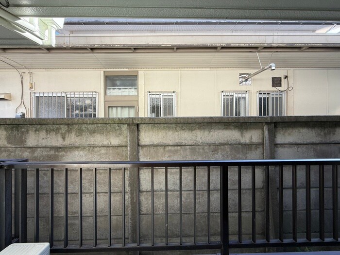 物件内観写真20　(室内からの展望)