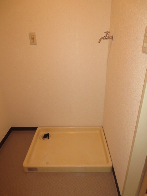 物件内観写真16　(洗濯機置場)