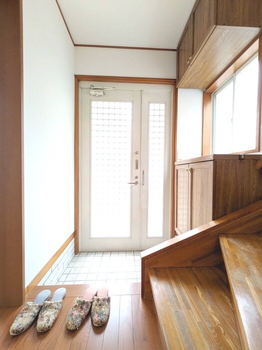 物件内観写真16　(玄関)