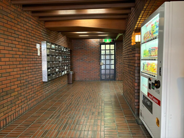 物件外観写真4　(エントランス部分)