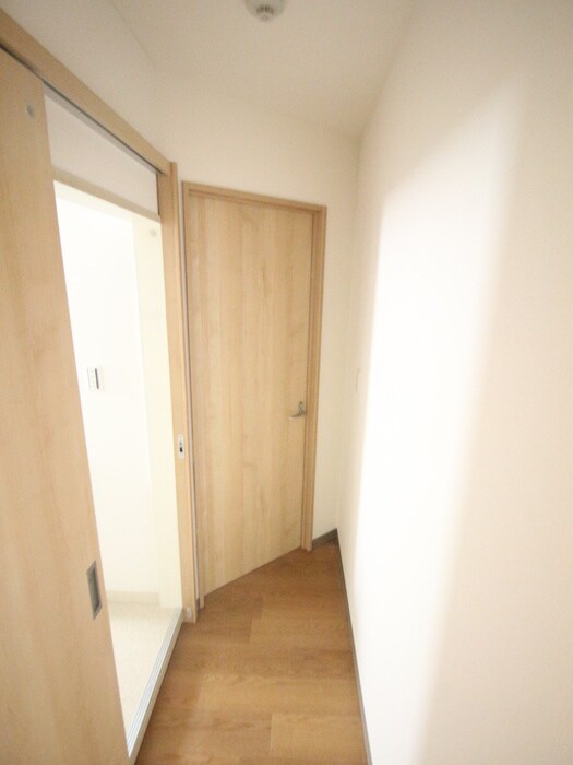 物件内観写真7　(玄関)