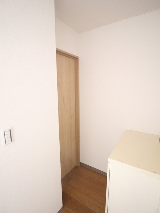 物件内観写真7　(玄関)