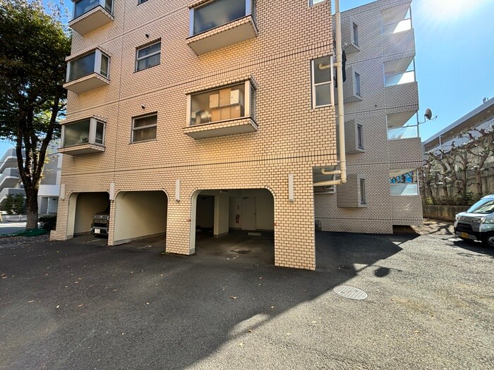 物件外観写真4　(駐車場)