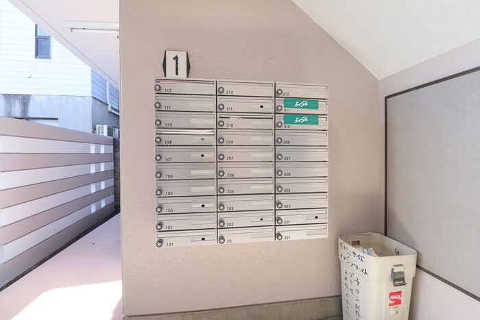 物件外観写真4　(エントランス部分)