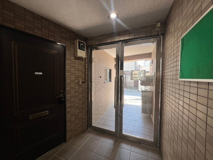 物件外観写真4　(エントランス部分)