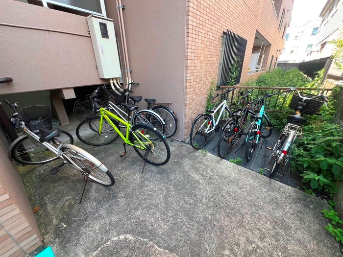 物件外観写真5　(駐輪場)