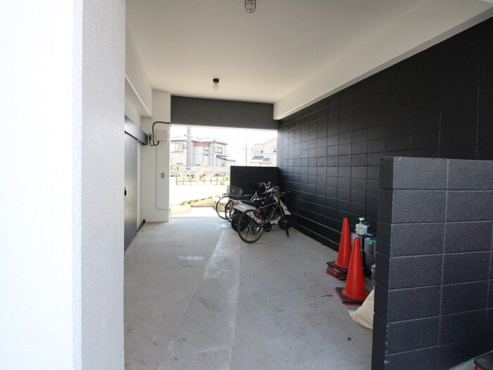 物件外観写真4　(駐輪場)