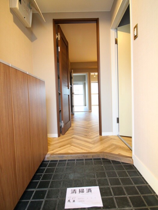 物件内観写真15　(玄関)