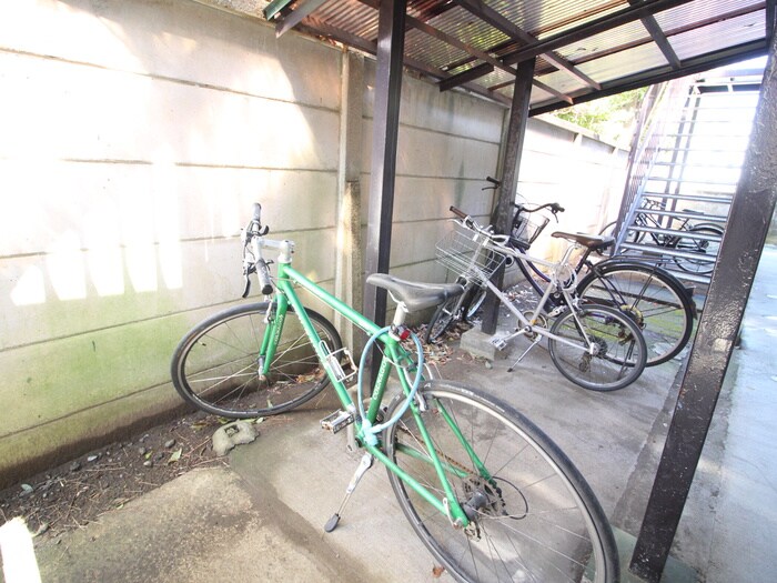 物件外観写真3　(駐輪場)