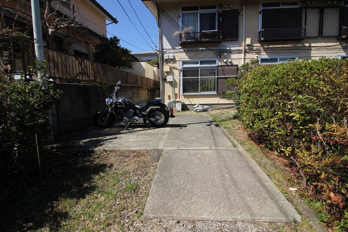 物件外観写真6　(エントランス部分)