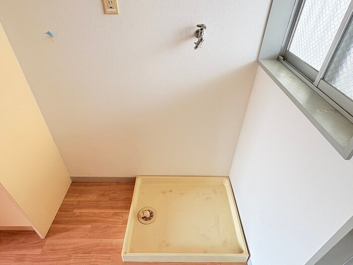 物件内観写真14　(洗濯機置場)